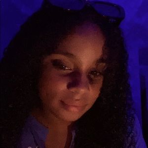 Meet your Posher, Niya